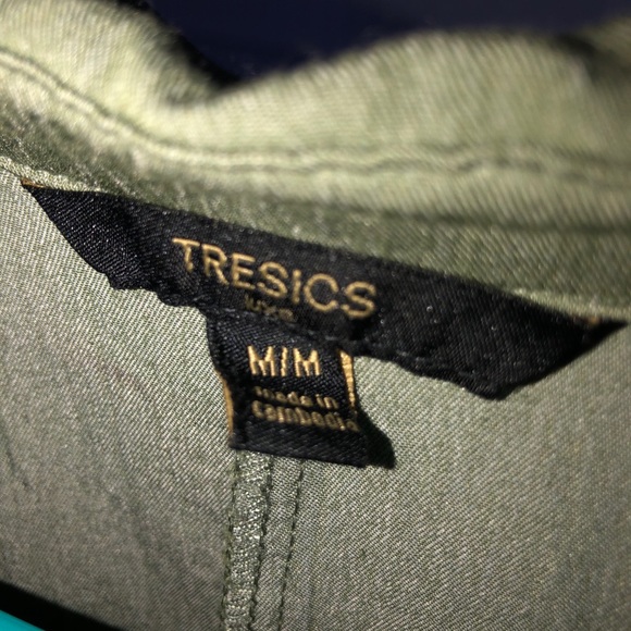 Green button down collard tee - Picture 4 of 4